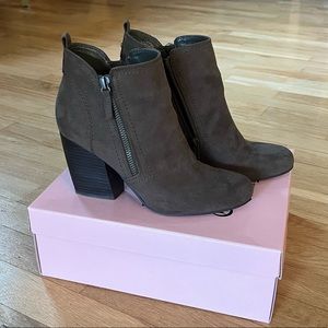 Crown Vintage brown booties Size 7